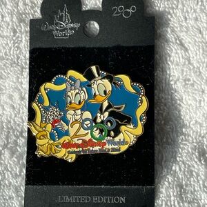 Disney Donald & Daisy Wedding 2000 Celebrate the Future Hand in Hand LE Pin